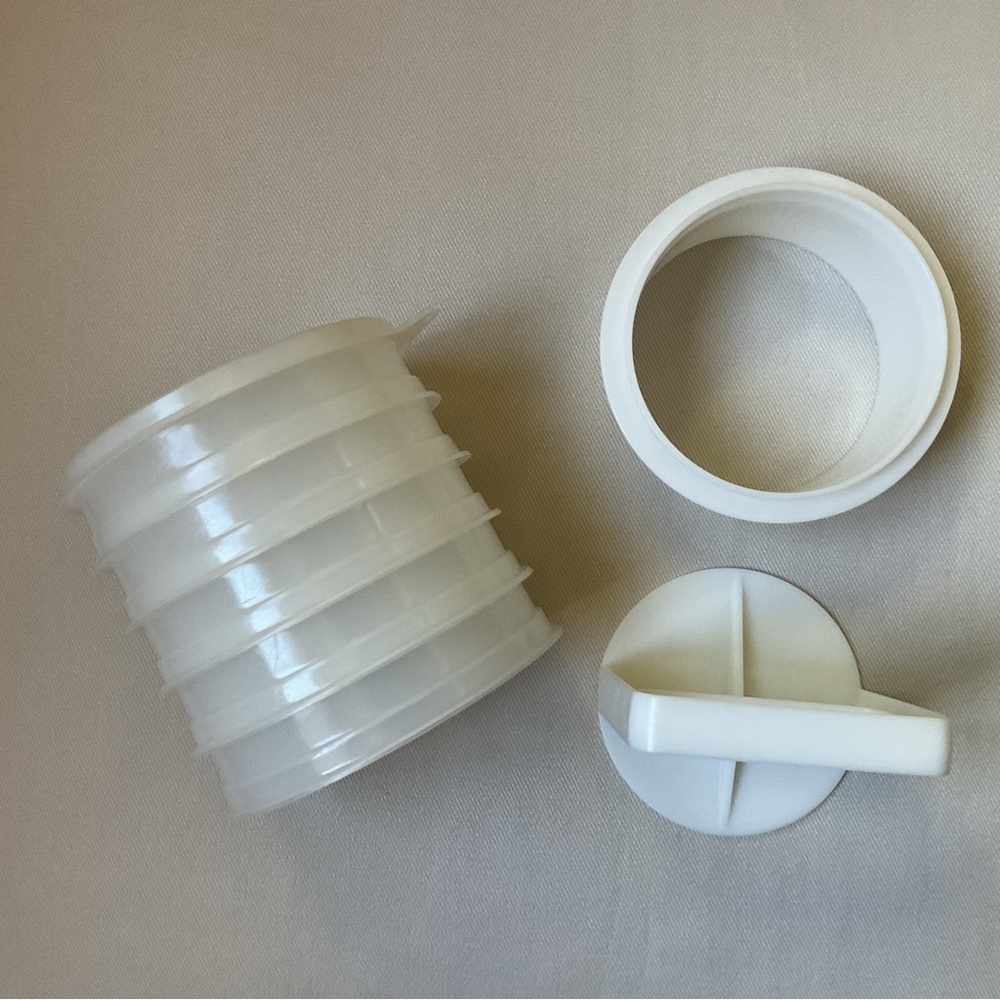 Tupperware Hamburger Patty Press & Keeper, Set of 5 - Picture 2 of 9